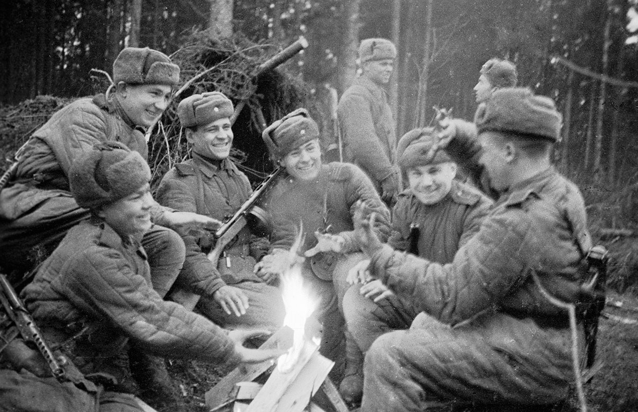 Солдаты у костра Великая Отечественная война